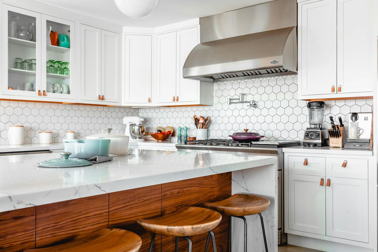 Reference kitchen with white cabinetry, timber island and stone surfaces